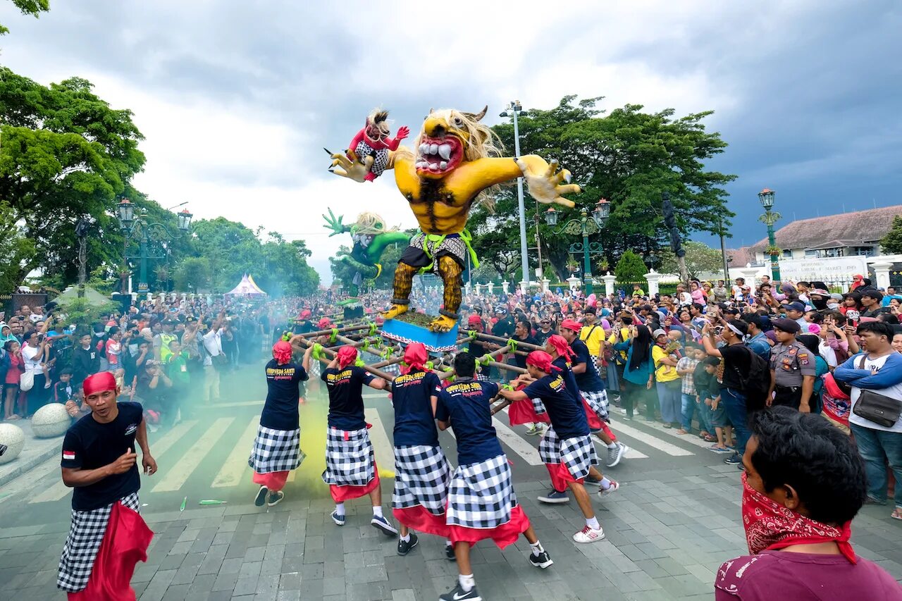 Парад ого ого. Ньепи на Бали. День тишины (Nyepi Day) - Бали. День Ньепи на Бали. Ньепи на Бали парад.