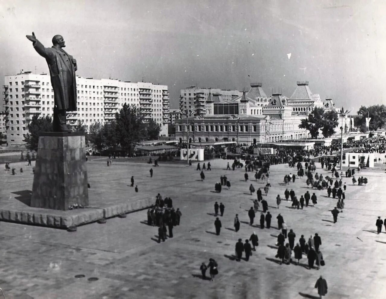 Памятник Ленину на площади Ленина (Нижний Новгород). Город Горький площадь Ленина. Площадь Горького Нижний Новгород в 80е. Площадь Ленина Нижний Новгород 1971. Пл советская нижний