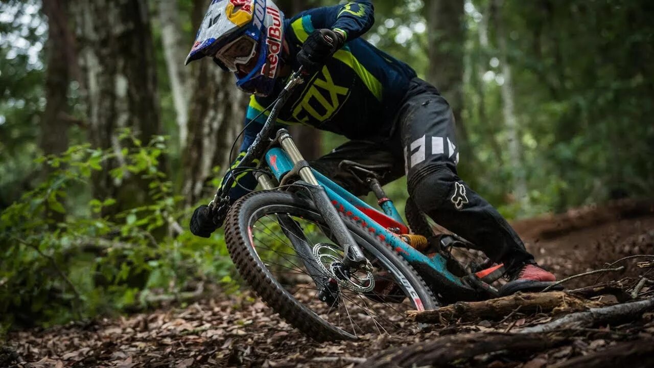Даунхилл арт. Вертикальные обои на телефон mtb. Мтб даунхилл. Downhill racer. Мтб fabio wibmer.