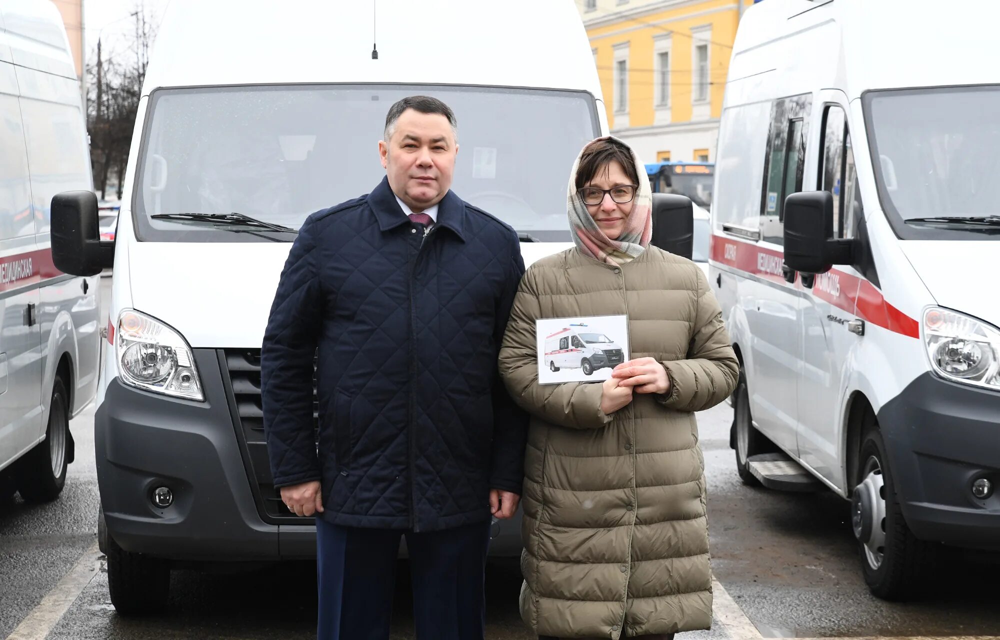 Вручение машин. Вручение машин. Вручение авто. Машины губернаторов. Машина скорой помощи.