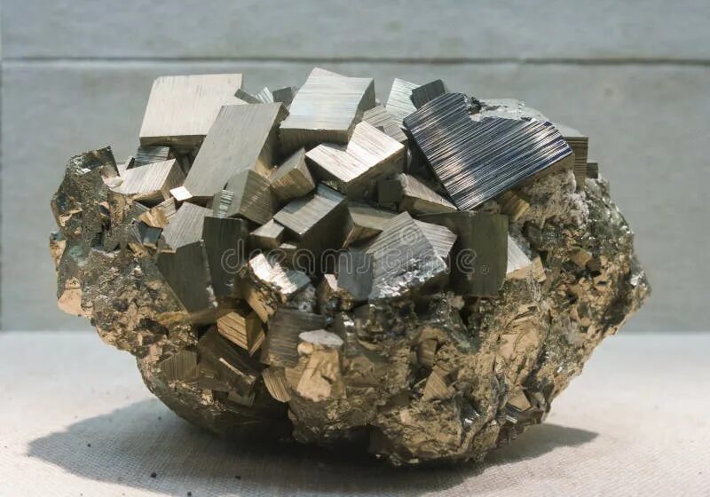 9 сильных металлов. Пирит 2ф. Вибраниум металл. Металл руда. Металл вибраниум в реальной.