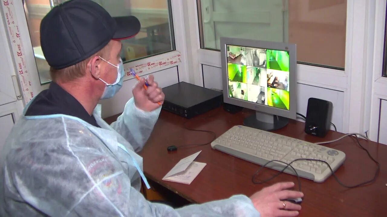 Оператор видеонаблюдения. Оператор видеонаблюдения. Видео охрана. Охранник оператор видеонаблюдения. Оператор видеонаблюдения.