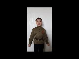 Мальчик поет песню вставай страна огромная