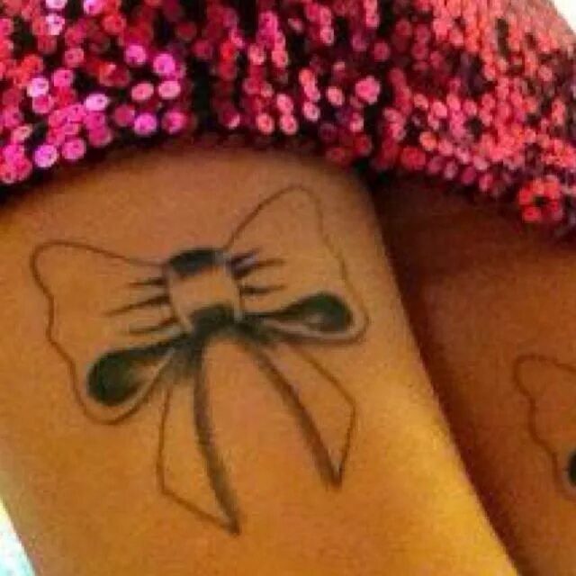 Sissy tattoo. Моя мама queen of spades. Enough тату. Тату для девушек на пояснице узоры. Sissy tattoo.