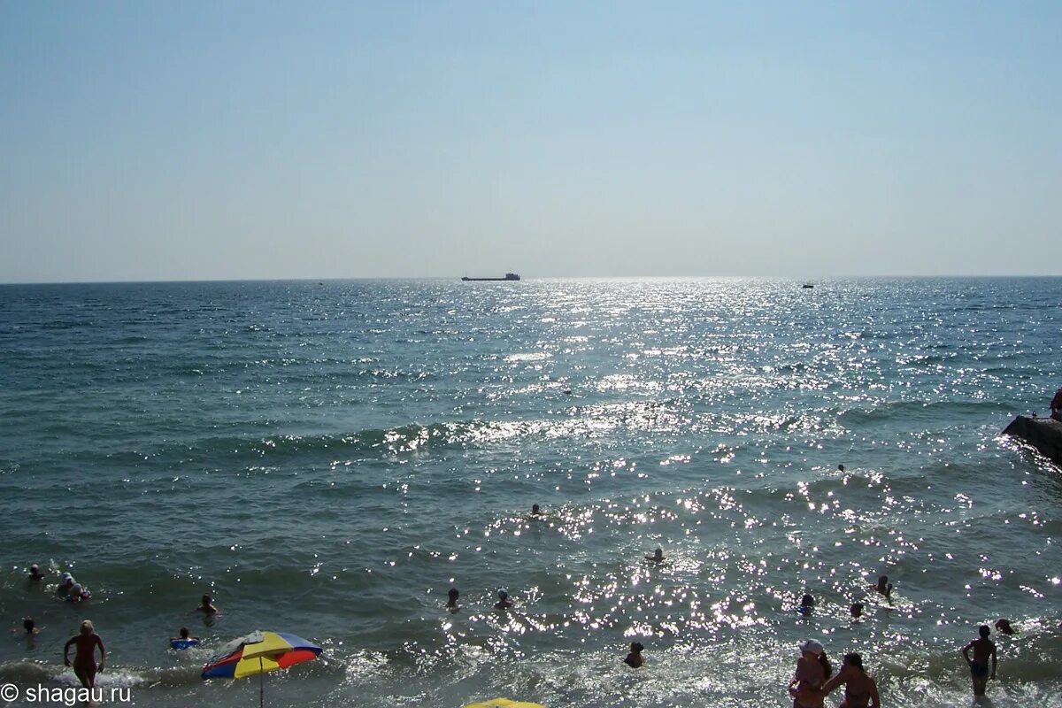 Алушта центральный пляж 2022. Курортный город алушта. Алушта центральный пляж. Алушта 2023. Большая алушта.