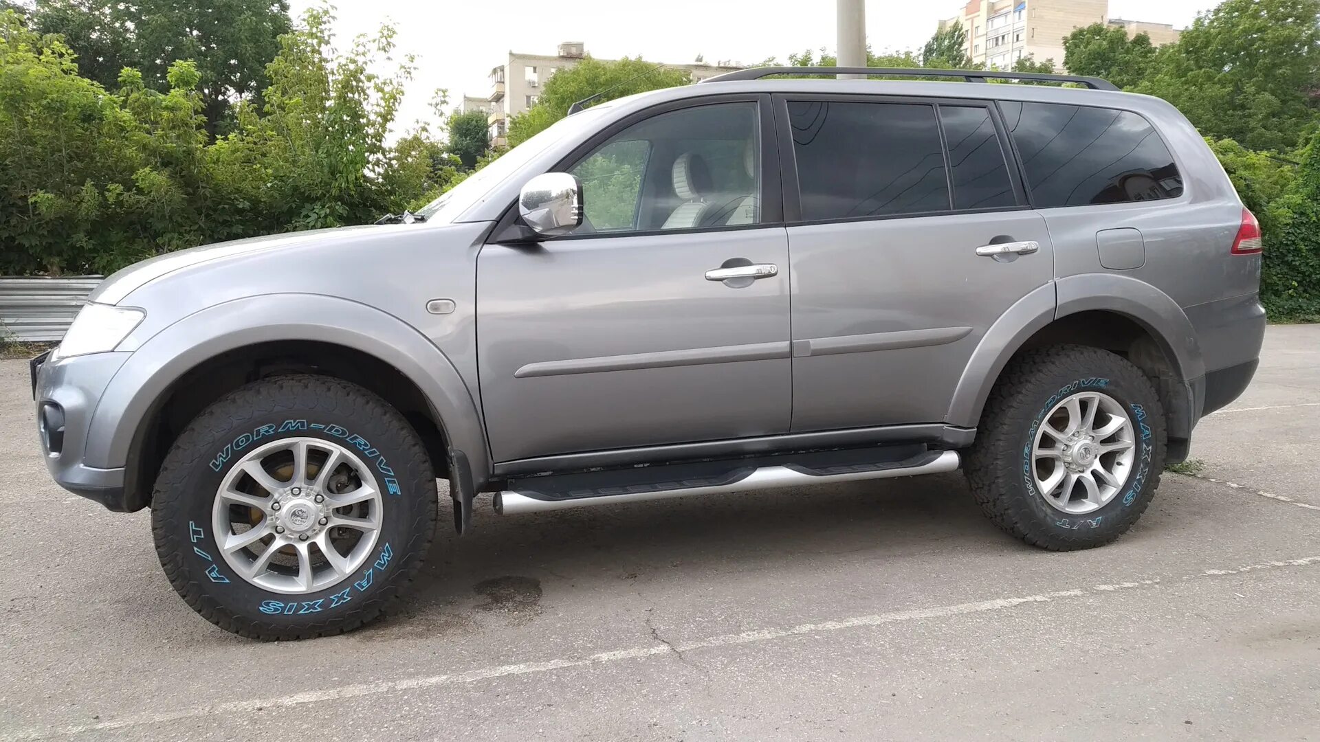 Mitsubishi pajero шины. 265/70 R17 Pajero Sport 3. Pajero Sport 2. Резина на Паджеро спорт 2. 265/70 R17 на Паджеро спорт 3.