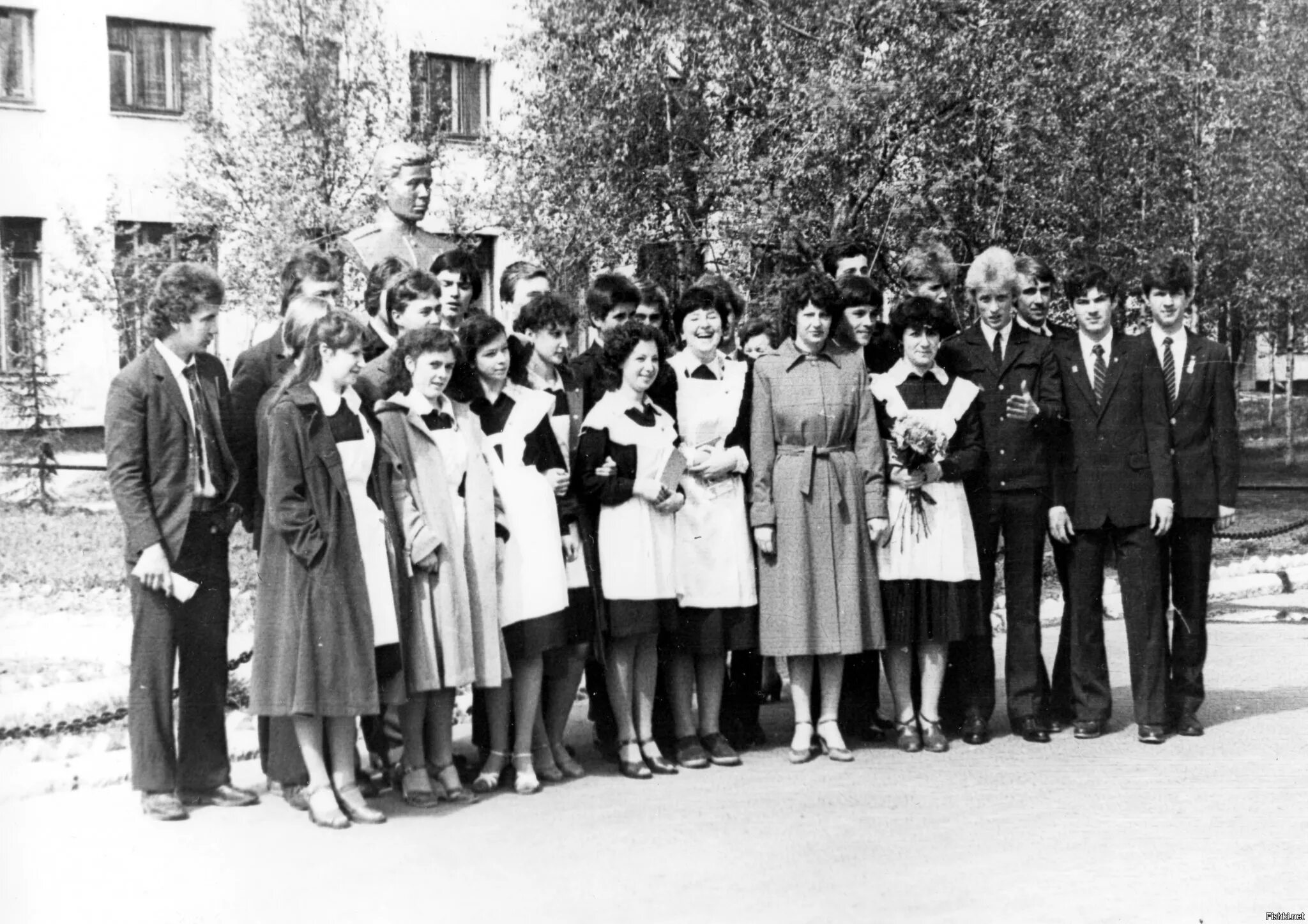 Выпускникам школы 1986. Школа выпуск 1983 г. Школа выпуск 1983 г. Школа 1983. Школа выпуск 1983 г.