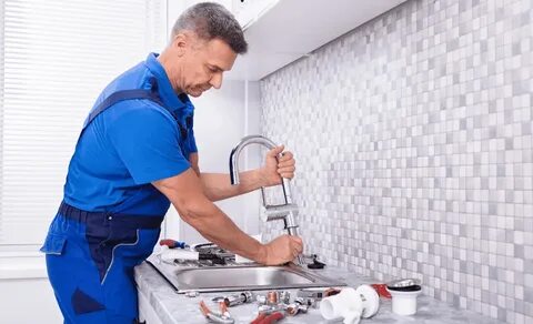 На кухне вызвала сантехника