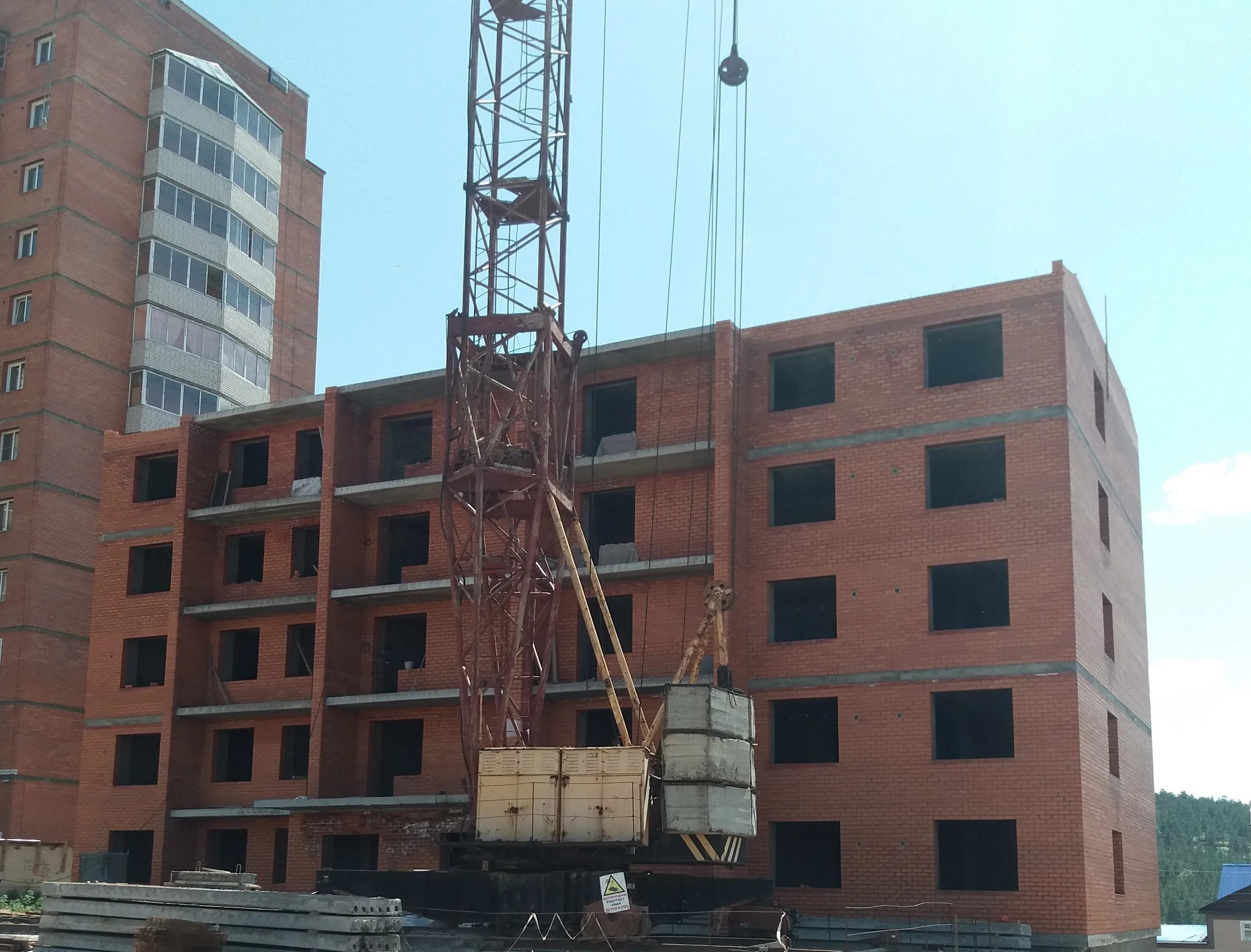 Холдинг кчус. Строящийся дом. Коттедж в россии. Стройка киров. Строительная 4 бронницы.