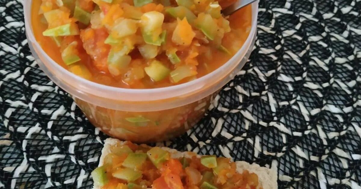 Кабачковая икра на сковороде кубиками. Кабачковая икра на сковороде кубиками. Кубанский мостик икра кабачковая. Жареные кабачки кубиками. Кабачковая икра на сковороде кубиками.