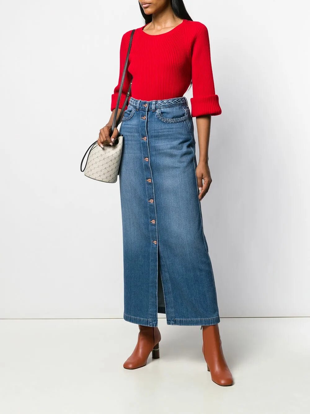 длинная джинсовая юбка pull and bear. девушка в комбинезоне с длинной юбкой. длинная джинсовая юбка 2023. длинная джинсовая юбка 2023. юбки 2022 тренды длинные модные.