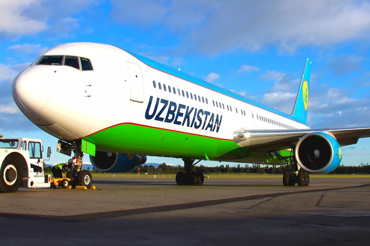 Uzbekistan airways рейсы. Узбекские авиалинии Uzbekistan Airways. Uzbekistan Airways Ташкент. Аэропорт Ташкент хаво йуллари. Boeing 767 узбекские авиалинии.