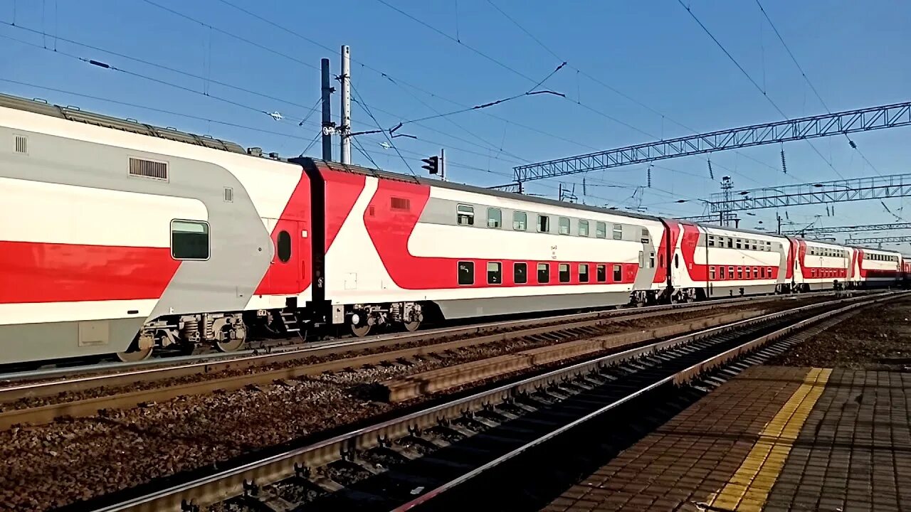 Санкт петербург адлер прямой. Поезд 113а санкт-петербург адлер св. Спб-туапсе билеты. Поезд северная пальмира 7 вагон. Фирменный поезд адлер санкт-петербург.