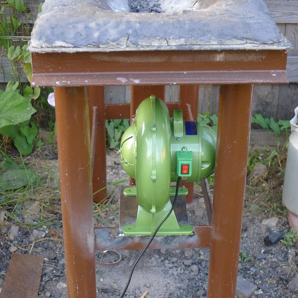 Горн газовый ажур. Армейский вентилятор горн кузнечный воздуходувка. Подвеска для горна. Кулон горные лыжи. Горный хрусталь украшения.