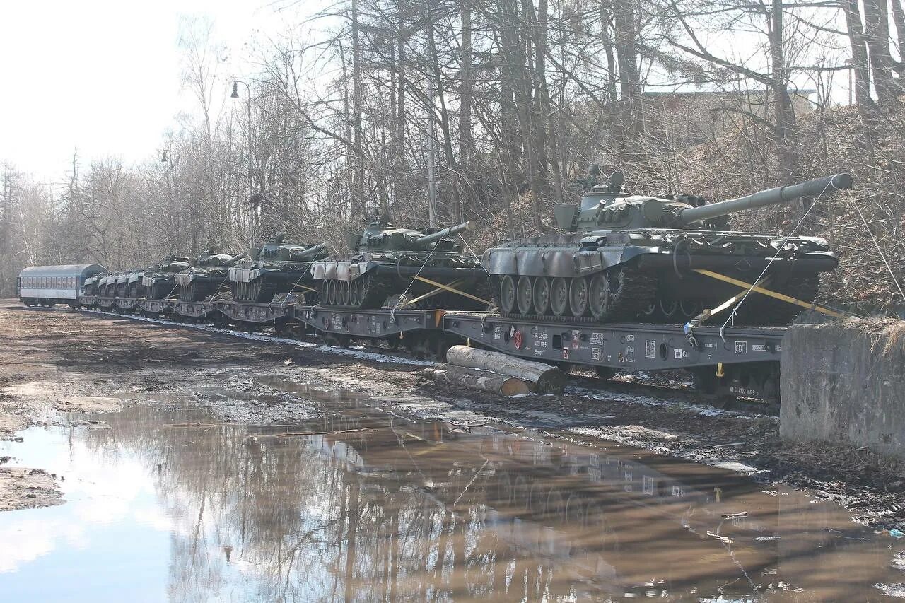 Уничтожен эшелон. Т-72 ВСУ. Т72 танк Чехия Украина. Т-72 на Украине 2022. Т-72 Чехия Украина.