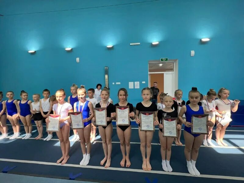 соревнования по акробатике кубок урала 2022. спортивная акробатика девочки. соревнования по спортивной акробатике омск 2023. спортивная акробатика омск искра. спортивная акробатика ярославль.