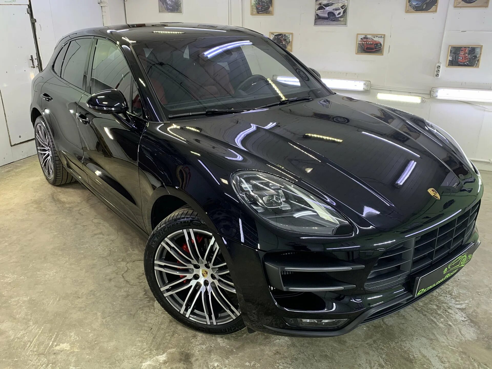 Porsche macan 3. Porsche macan красный. Порше макса ващенко. Порш макса ващенко. Порш макса ващенко.