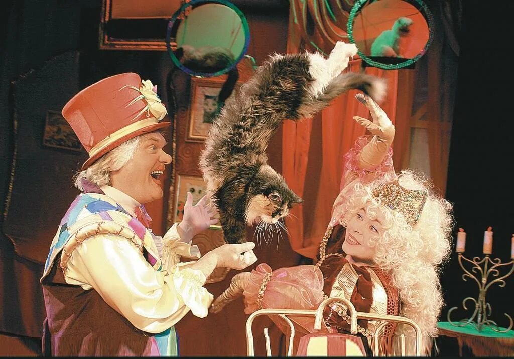 Кресла в театре кошек куклачева. Куклачев театр кошек. Цирк кошек Куклачева.