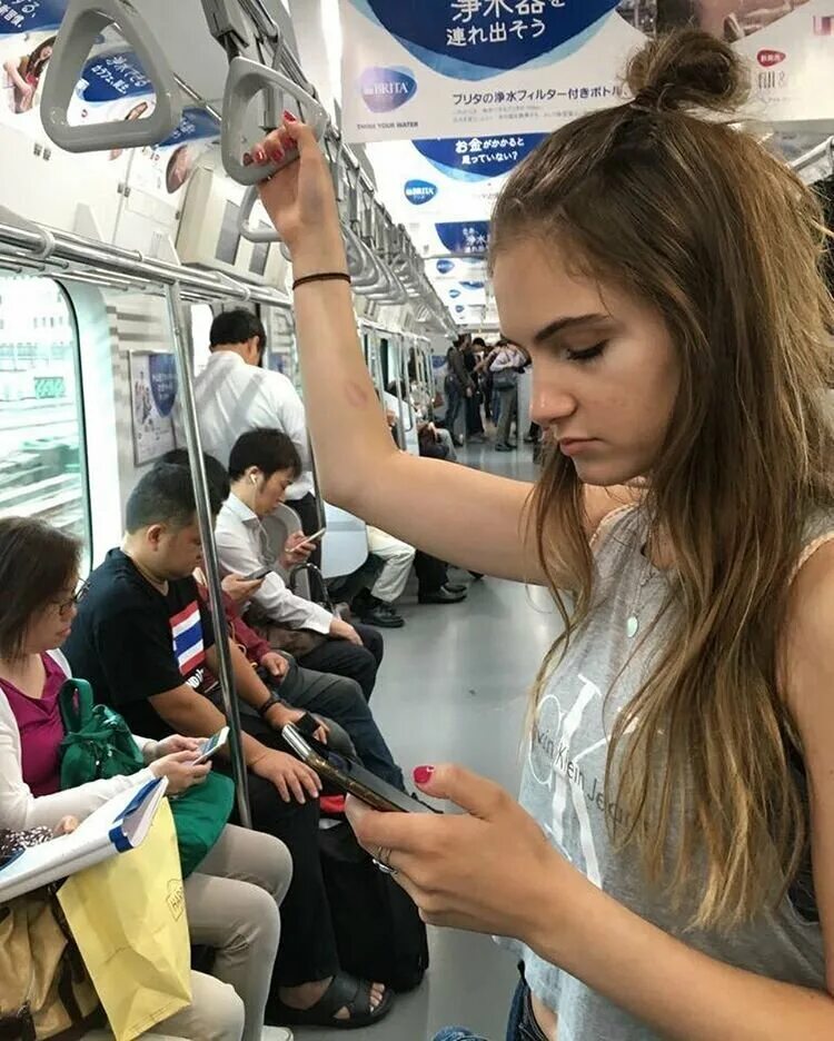 Юные в общественных местах