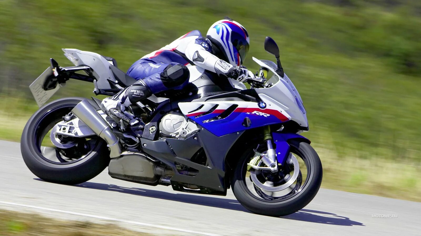 BMW 1200rr. BMW 1000rr. Мотоцикл БМВ s1200rr. BMW s1000rr розовый. Мотоцикл догнал автомобиль