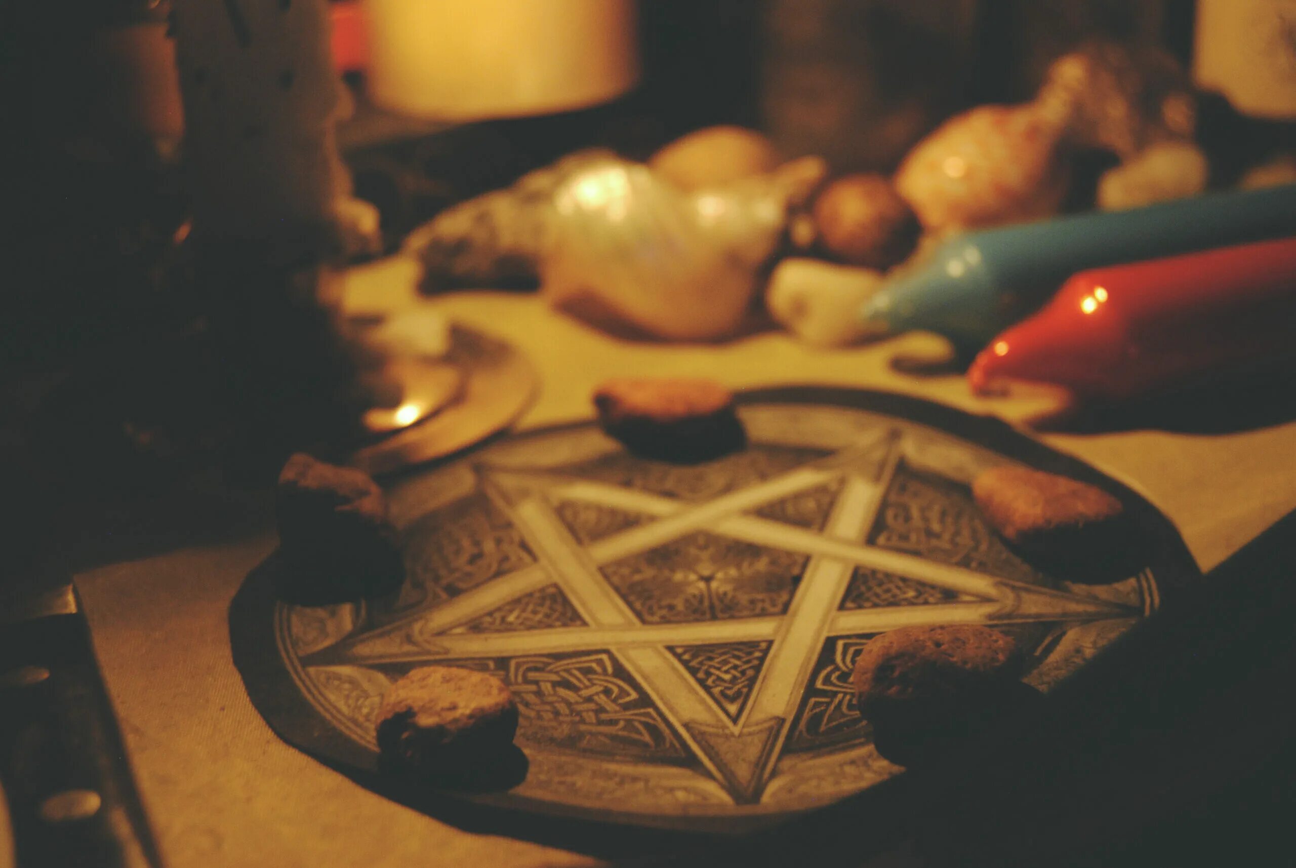 Ритуалы сайт. Магический ритуал. Магический круг обряд. Магия ритуалы. Колдовской обряд.
