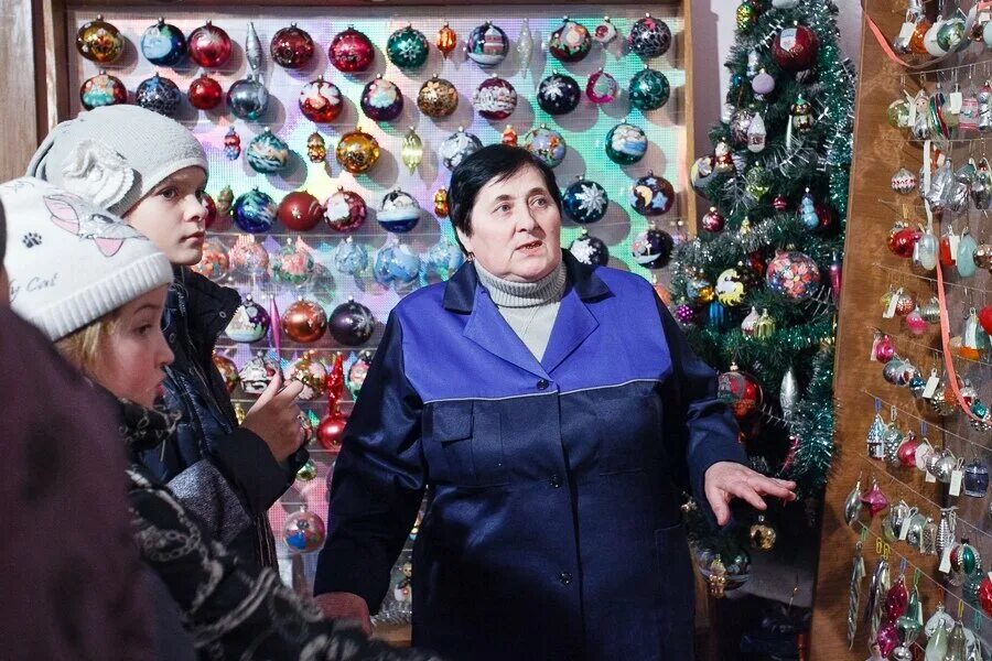 Брянск карачевская фабрика игрушек. Музей-фабрика ёлочных игрушек карачев. Карачев фабрика елочных игрушек. Карачев фабрика елочных. Карачев фабрика елочных игрушек.