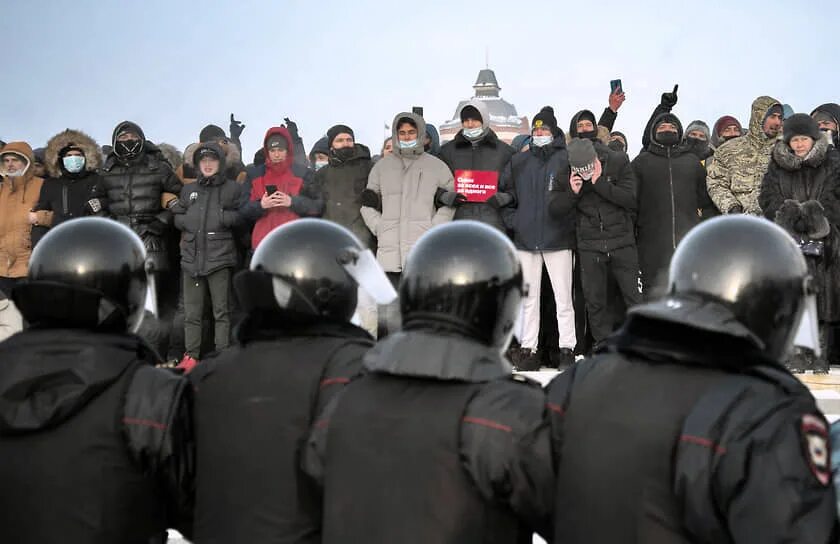 Быть против родины фейс. Навальный в Омске митинг. Анбунт.