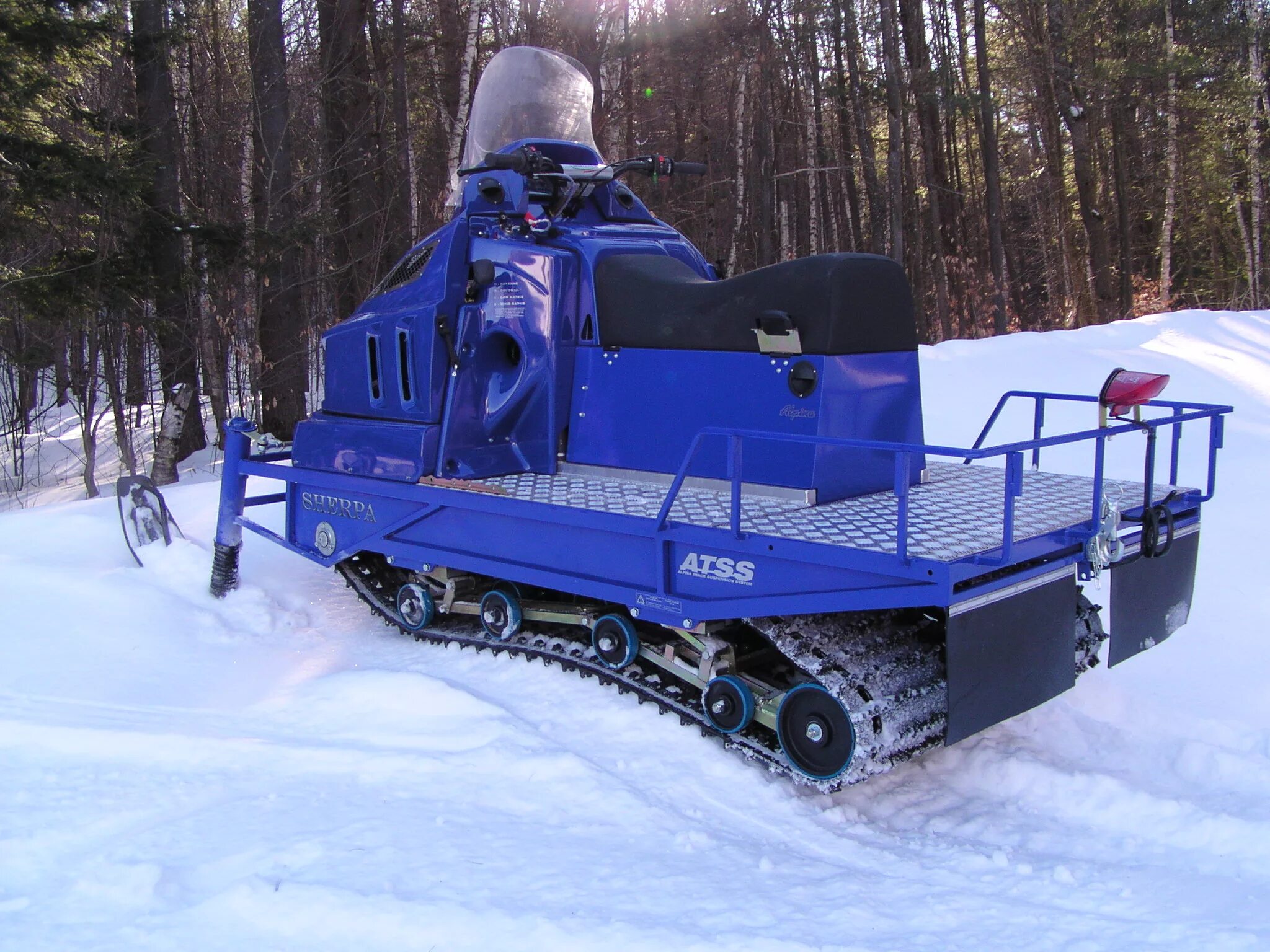 Snowmobile ru снегоходный. Снегоход Alpina Sherpa. Двухгусеничный снегоход Буран. Вездеход Бомбардье гусеничный. Снегоход Alpina snowmobiles.