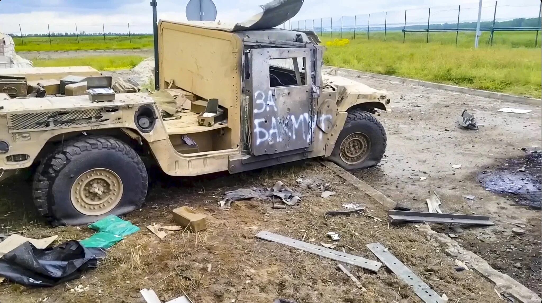 Военная техника. Сгоревший бронеавтомобиль. Попытка прорыва в белгородской области сегодня