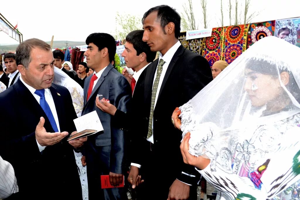 Погода в гиссар на месяц. Таджикская свадьба город Гиссар. Свадьба Асомова Гиссар. Пагода Таджикистана гисар.