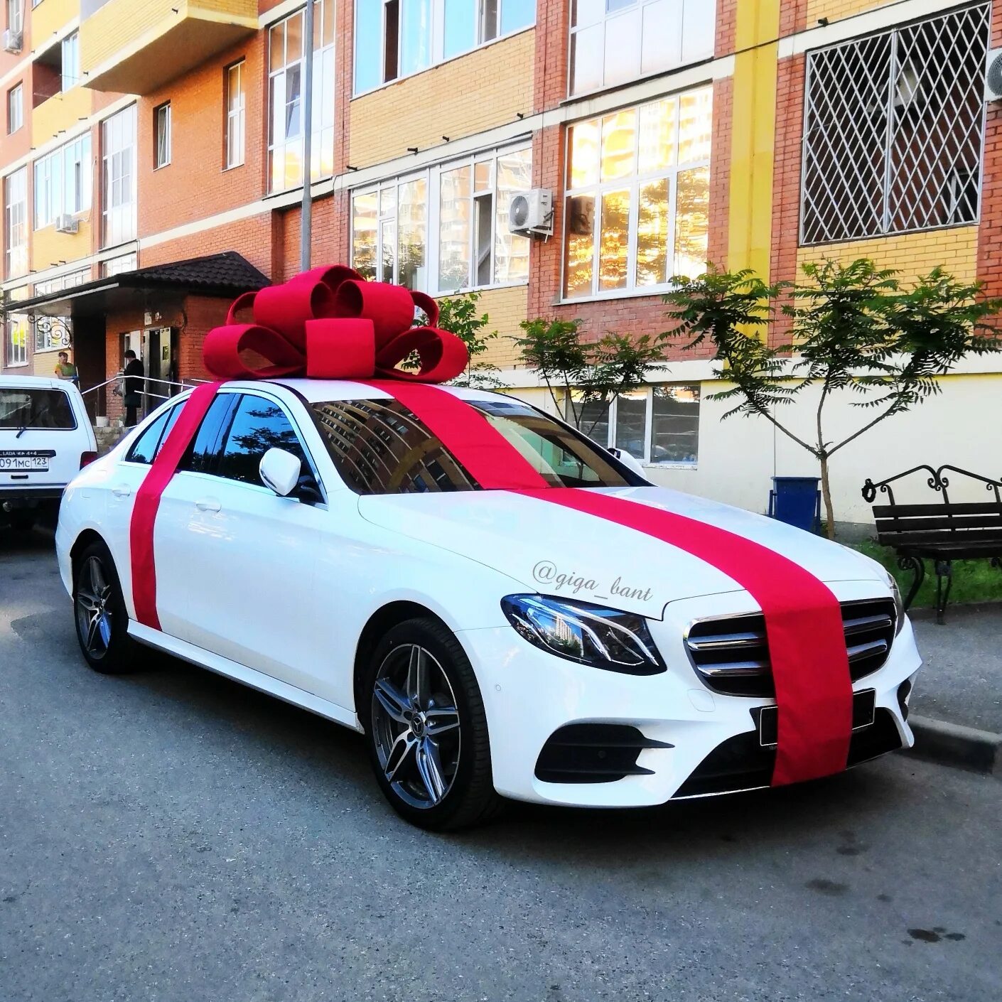 автосалон кадиллак в краснодаре. салон lamborghini краснодар. краснодарские машины. тачки краснодар. машины в краснодаре.