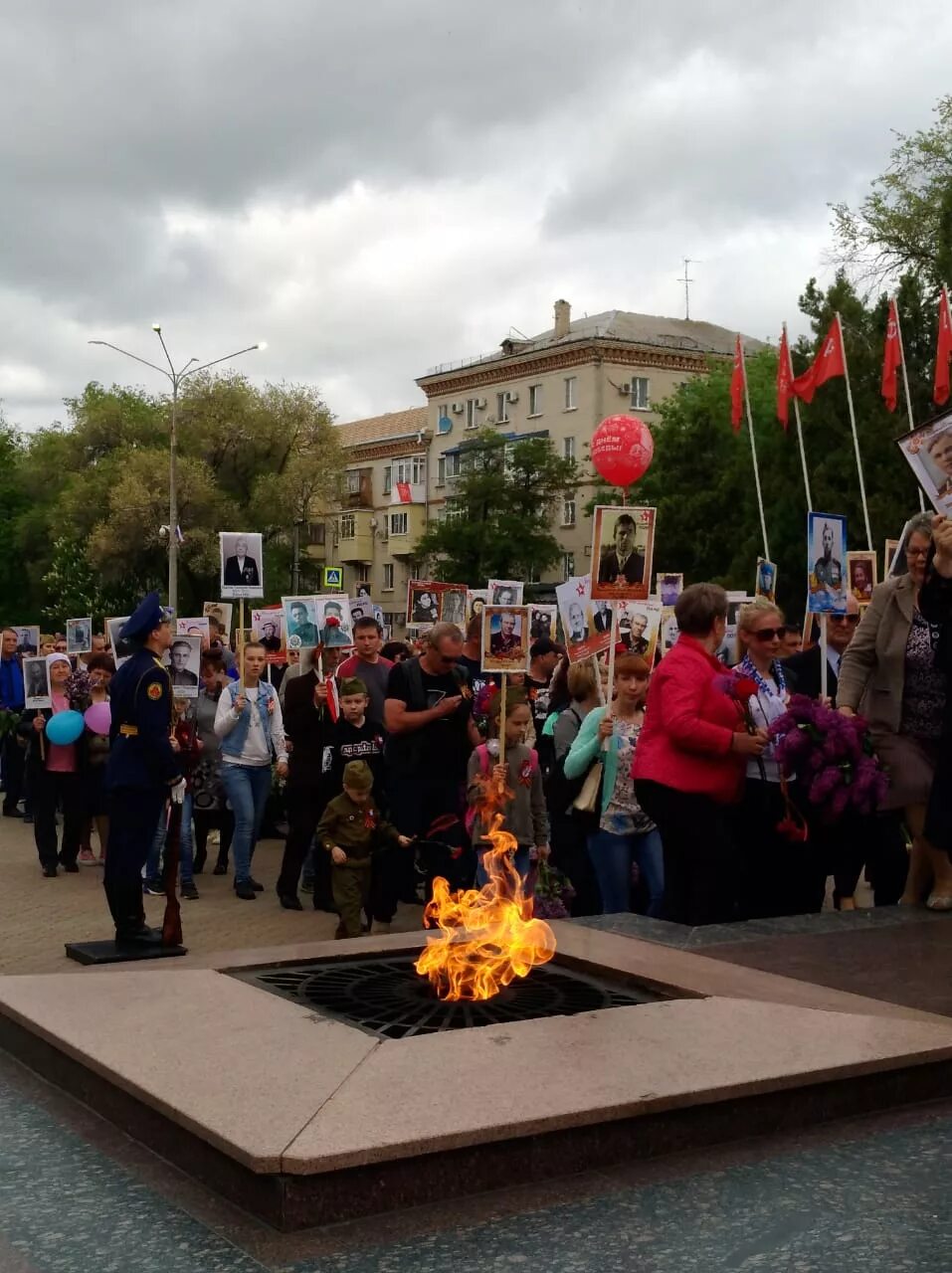 Погода невинномысск сегодня по часам. Вечный огонь город Невинномысск. Обелиск вечный огонь Невинномысск. Обелиск Вечная Слава Невинномысск. Обелиск 9 мая Невинномысск.