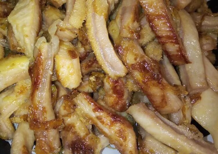 говяжий рубец отварной. рубец говяжий. рулет из рубца. жареный говяжий рубец. рубец готовое блюдо.