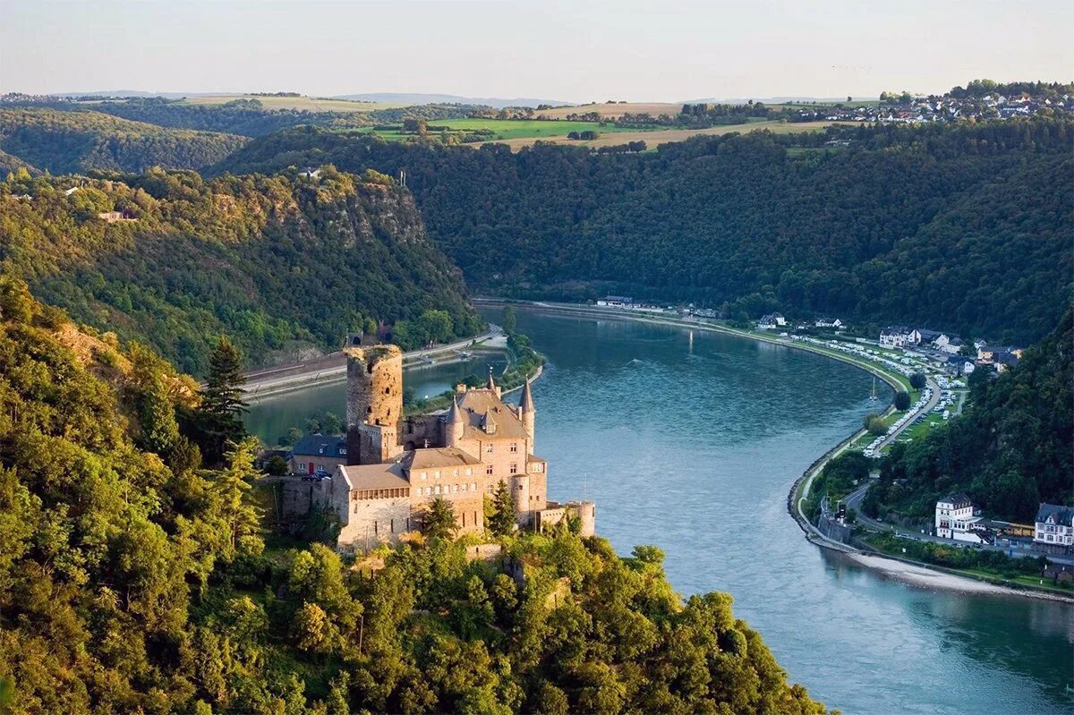 Как называется река германии. Рейнланд-Пфальц Долина Рейна. Река Рейн в Германии. Германия Долина среднего Рейна замки. Долина среднего Рейна ( Рейнланд-Пфальц ).