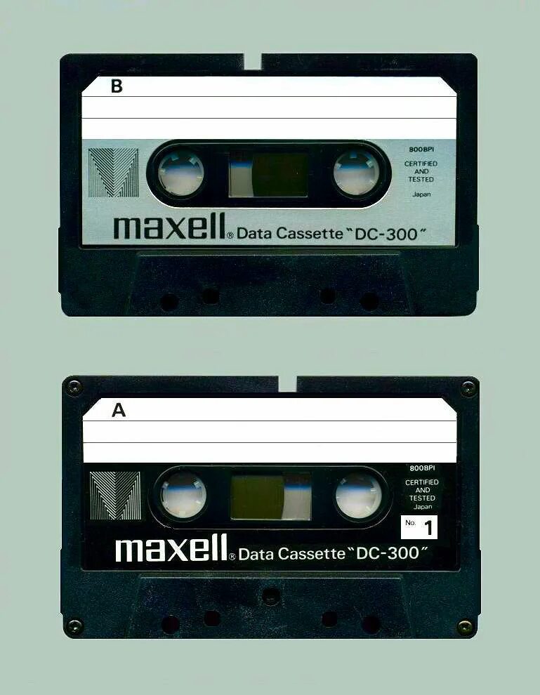 Батину кассету. Кассета Maxell dc300. Maxell UD Audio Cassettes. Кассета Maxell UD 2. Аудиокассеты Maxell UD.