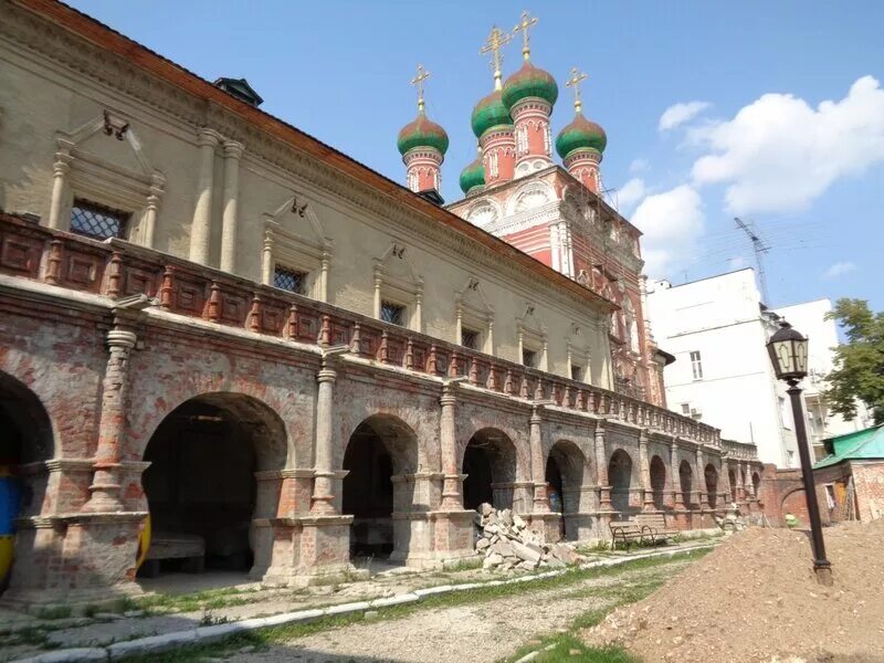 Высокопетровский монастырь сайт. Петровский мужской монастырь в Москве. Высоко-Петровский мужской монастырь в Москве. Высокопетровский монастырь трапезная Церковь. ВУСОК Петровский мужской монастырь.