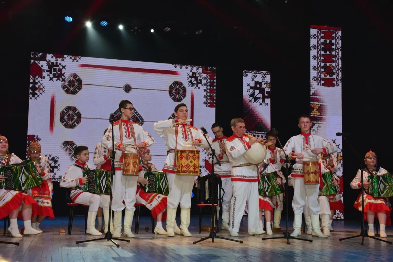 Ансамбль лауреаты. Ансамбль вся русь ставрополь казачий. Хор локтева солисты. Ансамбль песни и пляски локтева. Фольклорный ансамбль росиночка пенза.