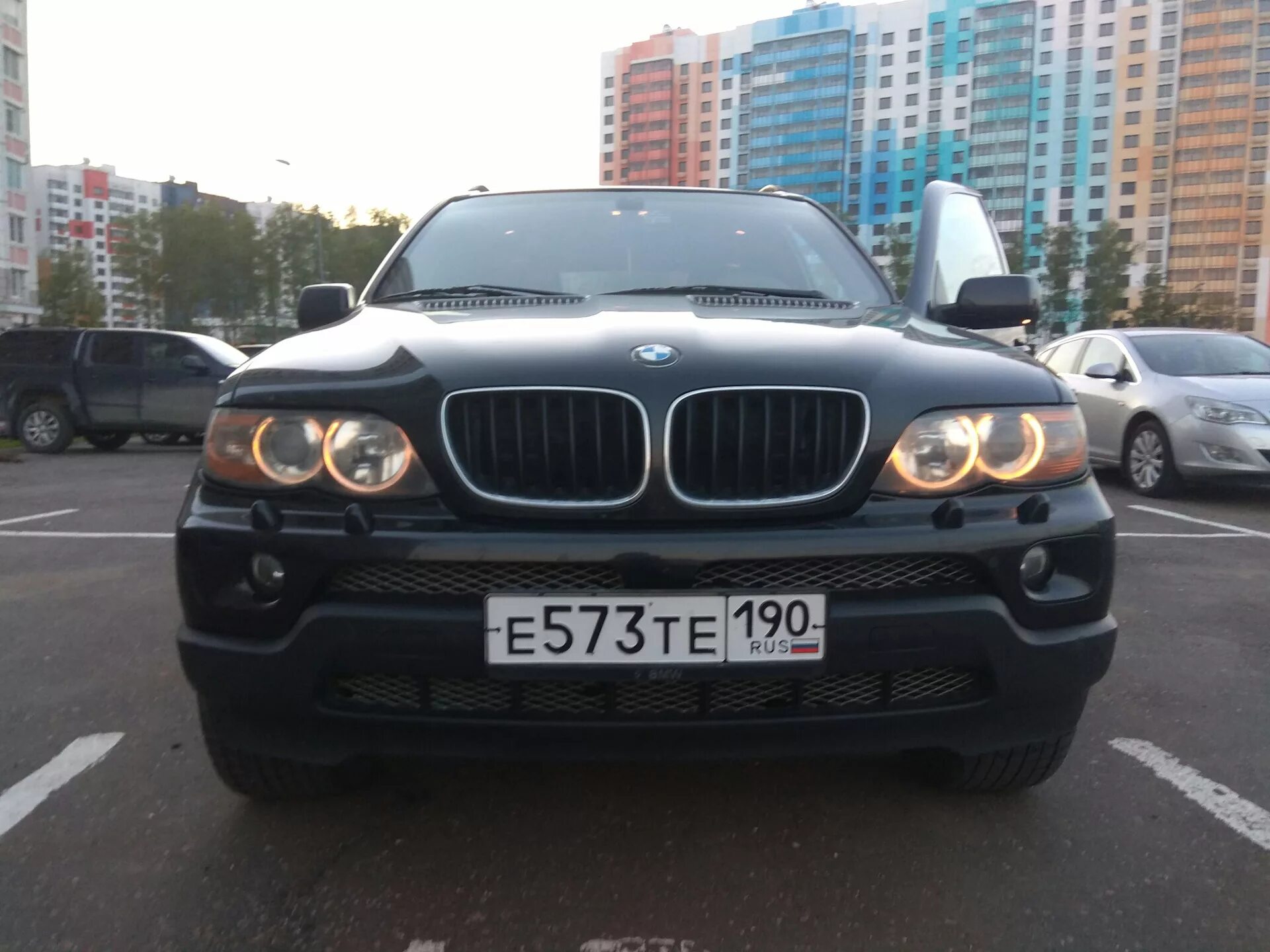 Глазки е53. БМВ х5 е53 глазки. BMW e53 ангельские глазки. Ангельские глазки БМВ е53. Ангельские глазки БМВ х5 е53.