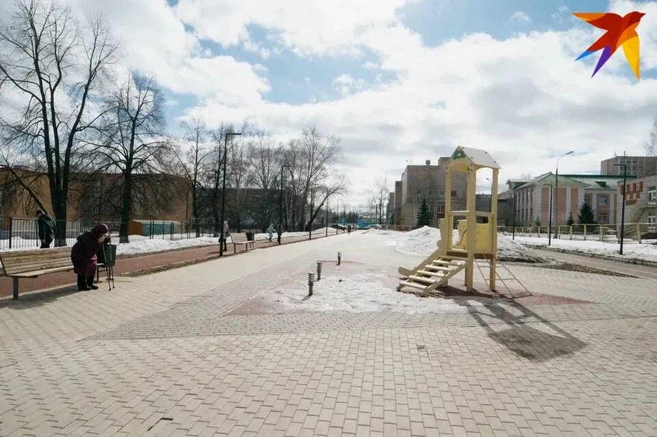 Ижевск 5 апреля. Отремонтированный сквер. аллея на площади. сквер желаний ижевск. улица ленина парк.