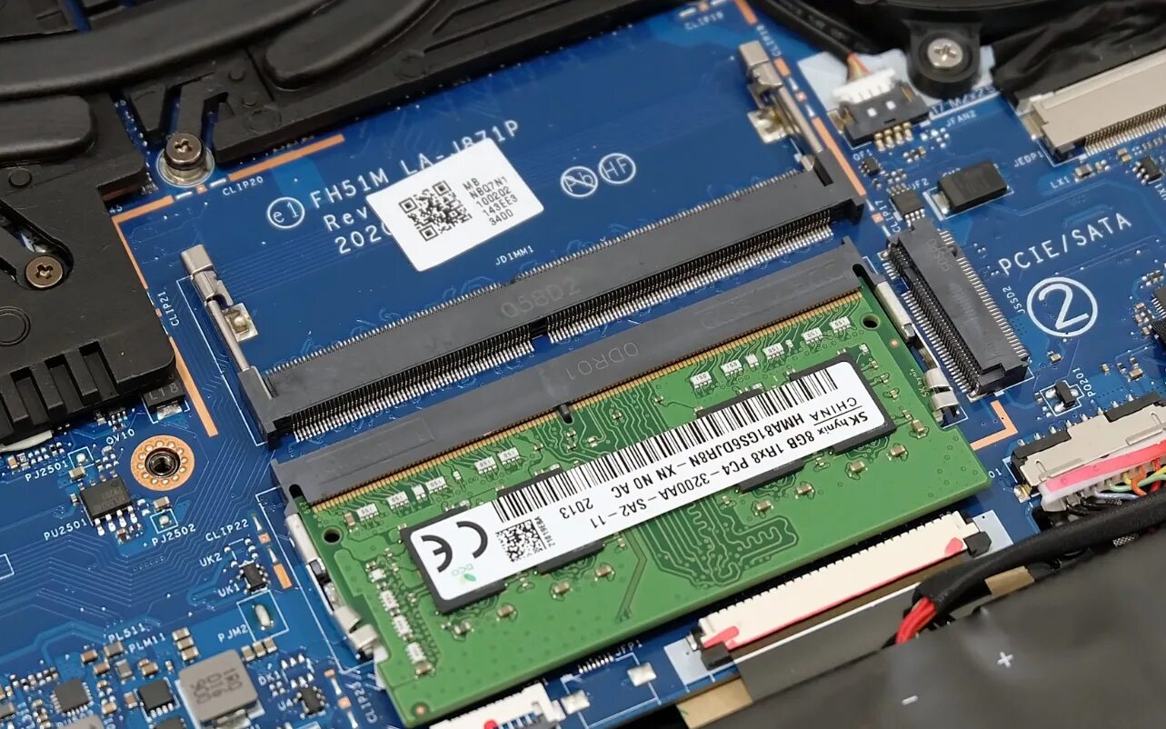Как вставить память в ноутбук. Слот под m2 SSD. Слот для m2 SSD В ноутбуке. Оперативная память на ноутбук Асер нитро 5. Acer Nitro 5 m2 слот.