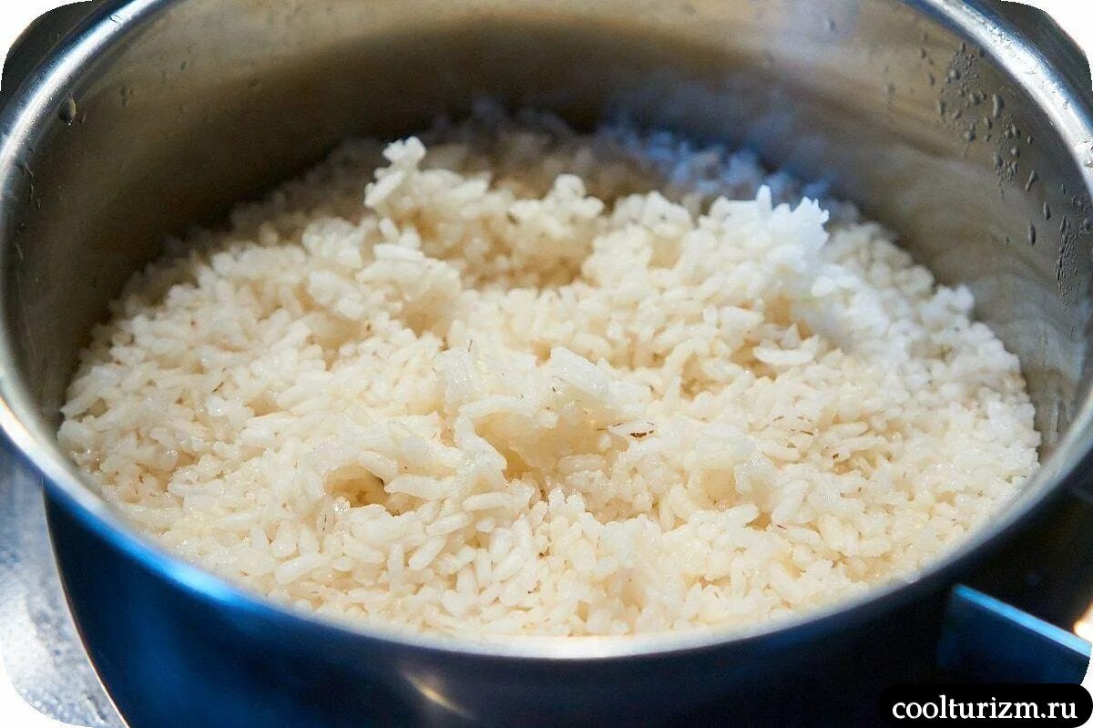 Как правильно варить рис с уксусом. Горячий рис. приготовленный горячий рис. рис выпаренный. как правильно приготовить рис для суши.