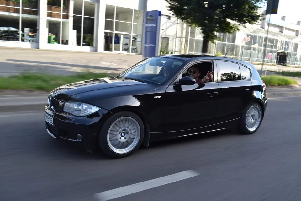 File:2010 BMW 118d (E87 MY10) 5-door hatchback (2011-01-13) 01.jpg - Wikipedia