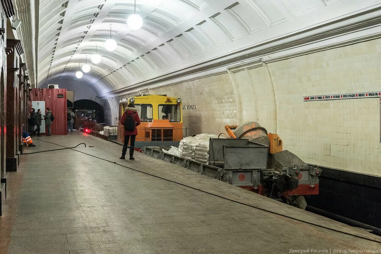 Какое метро закрыли сегодня. Депо Владыкино метрополитен. Электродепо «Ждановское». Мотовоз метрополитена депо Фили. Почему закрывают метро.