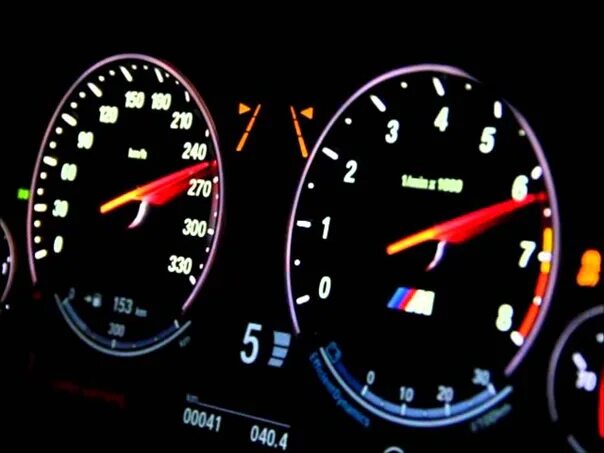 Сколько едет бмв м5. Спидометр bmw m5. спидометр бмв м5 е60. v,vd [5v cgbljvtnh. бмв е60 спидометр 260.