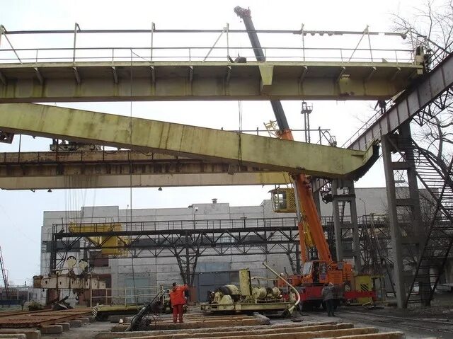 Ремонт пути мостового крана. Кран мостовой 15т. демонтаж концевых балок мостового крана. мостовые краны на 25 т. и 45 т. демонтаж мостовых кранов.