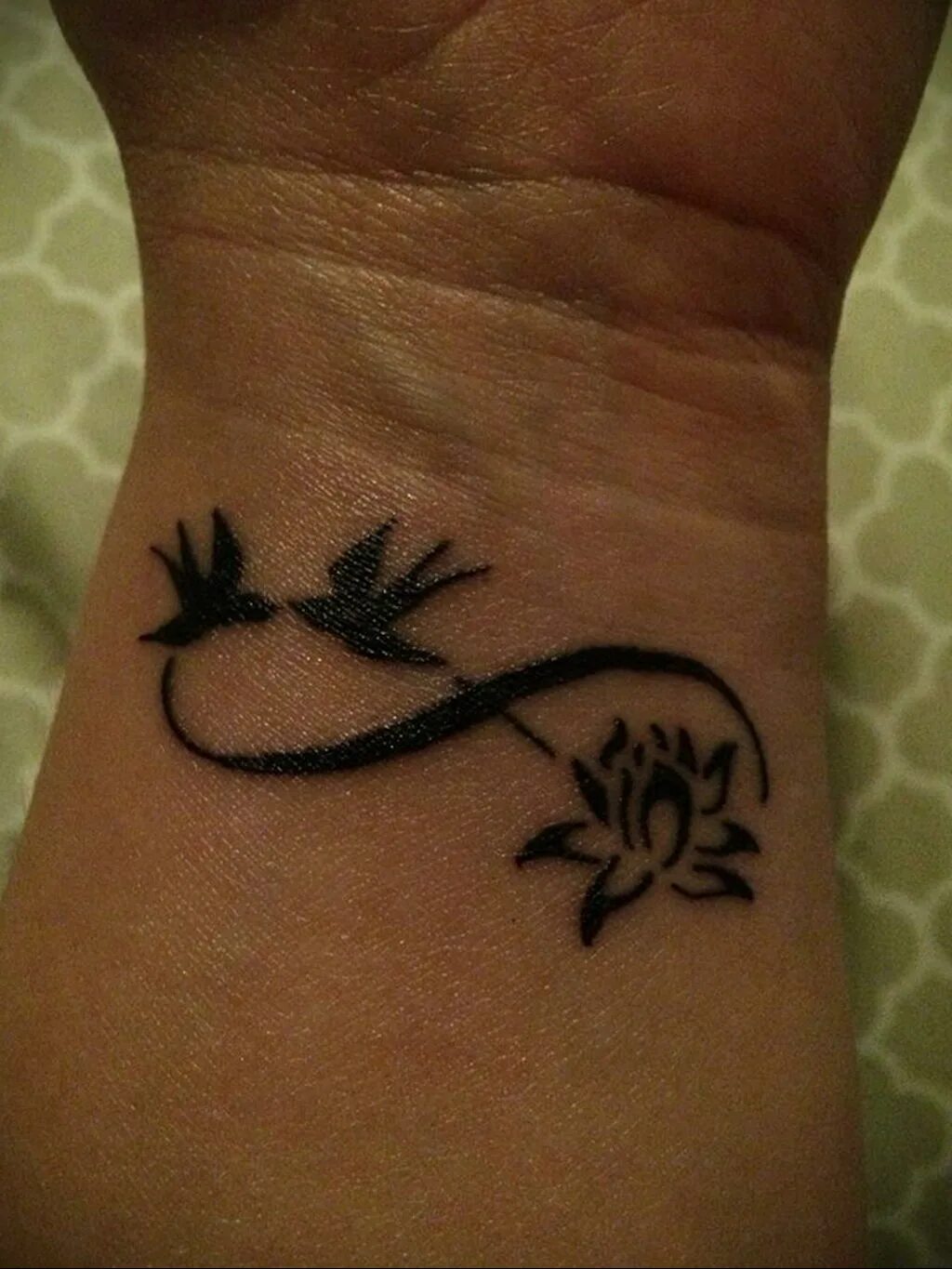 Несложные тату. Тату на запястье со значением. Тату на запястье для девуш. Маленькие тату на запястье. Тату на запястье для девуш.