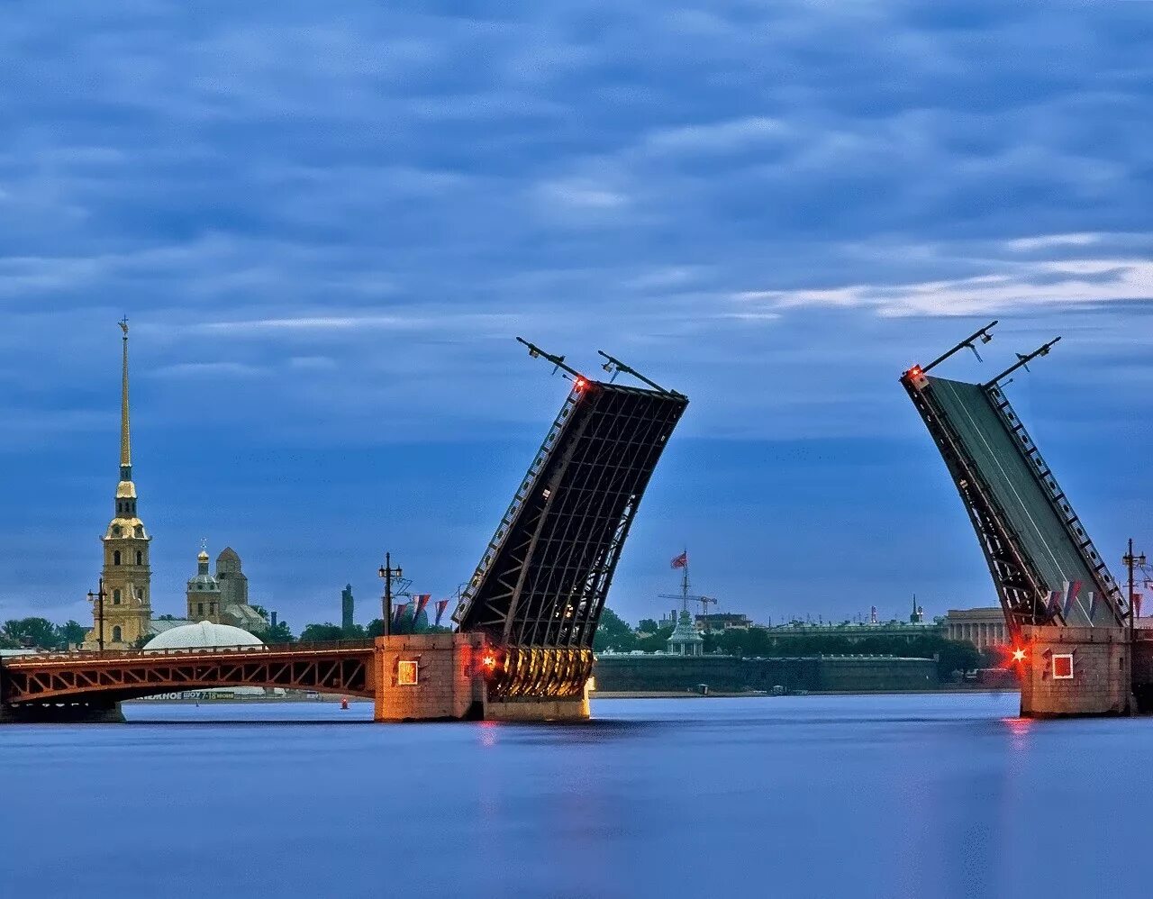 В каком году белые ночи. Белые ночи Санкт-Петербург мосты. Разводной мост в Санкт-Петербурге белая ночь. Белые ночи в Санкт-Петербурге Дворцовый мост. Разводные мосты СПБ белые ночи.