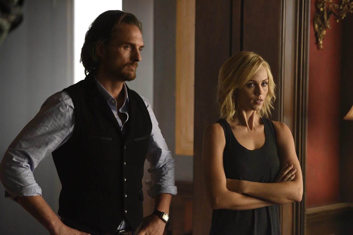 Bitten 2. Bitten 2. Лора вандервурт укушенная. Грейстон холт однажды в сказке. Грейстон холт сотня.