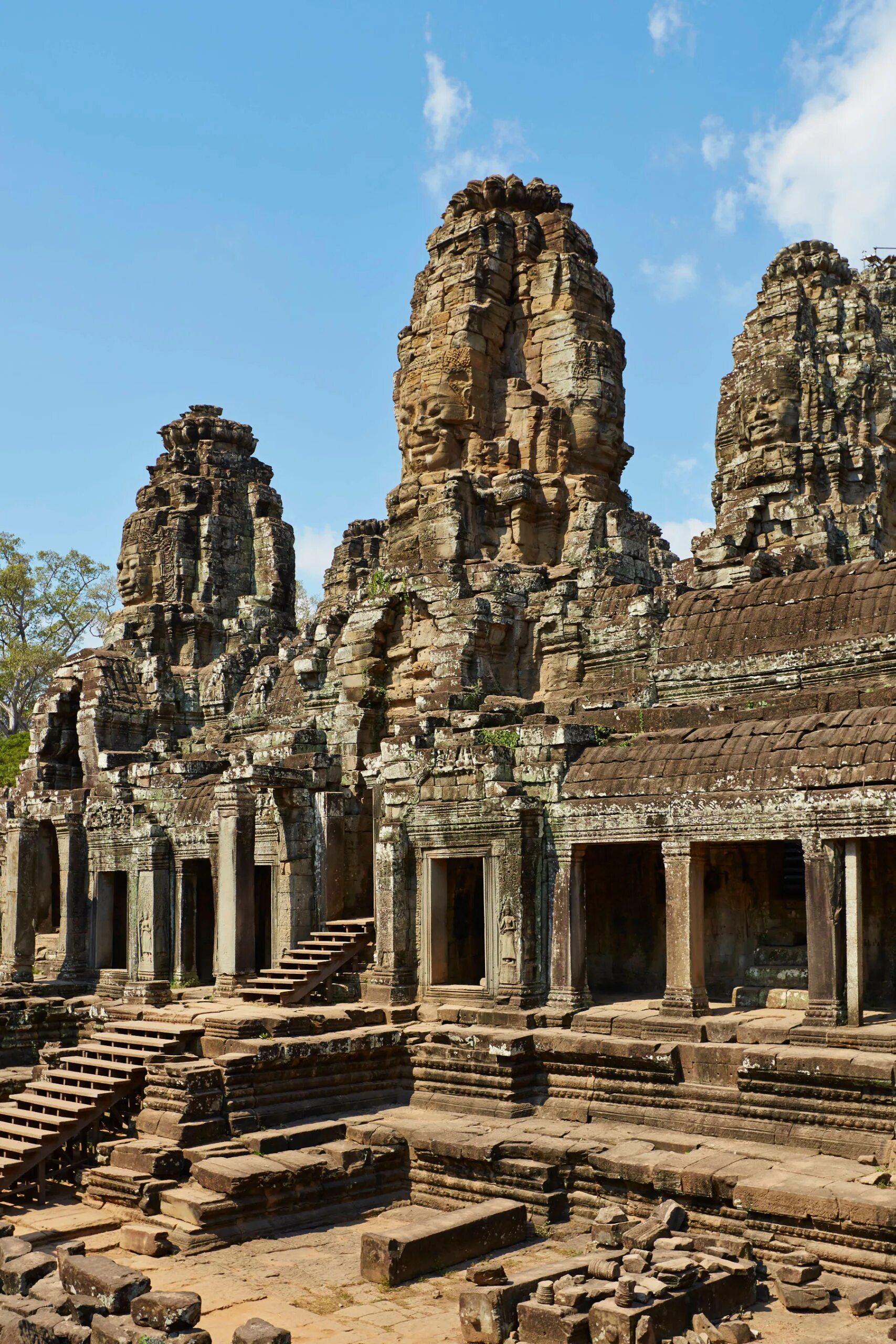 Камбоджа храм Ангкор. Храм Байон в Камбодже. Город Ангкор Камбоджа храм Байон. Руины храмов в Камбодже.