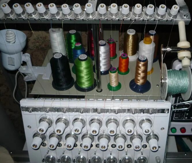 Pfaff 1132 заправка нити. натяжение нити для джинсовой ткани. нижняя нить для вышивки. натяжитель ниток для вышивальной машины. машина вышивальная натяжение нитей.